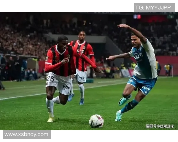 兰斯与史特拉斯堡比赛结果揭晓双方表现分析与精彩瞬间回顾